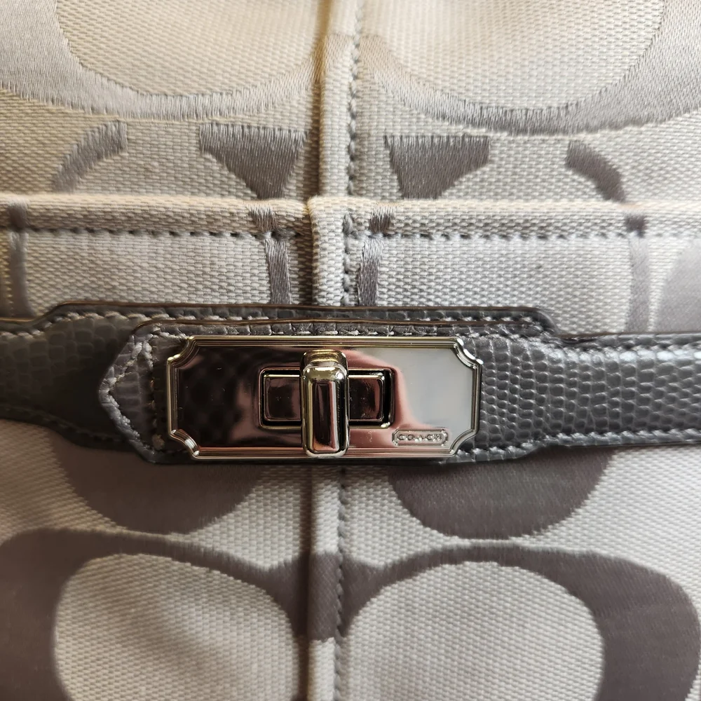 Coach Chelsea Ashlyn Hobo in Gray Signature Jacquard Canvas And Leather Trim